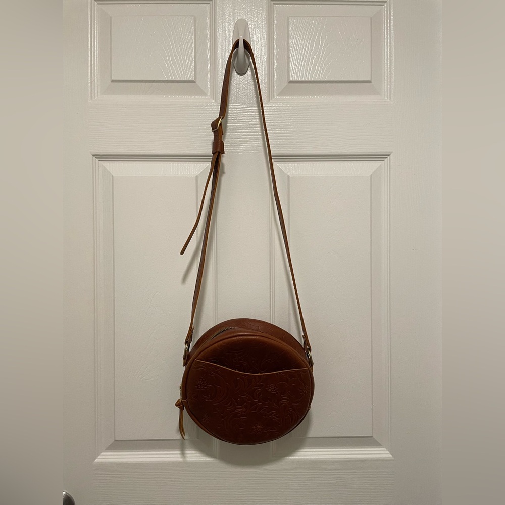 Portland Leather Round Tan Crossbody Bag